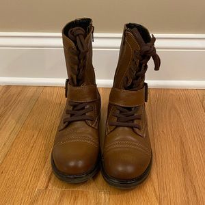 Lds. Combat style boots. Cognac size 8M
